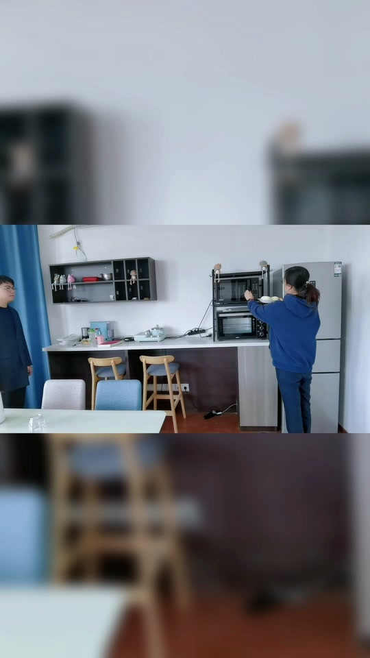 请问微波炉放铁碗可以不?