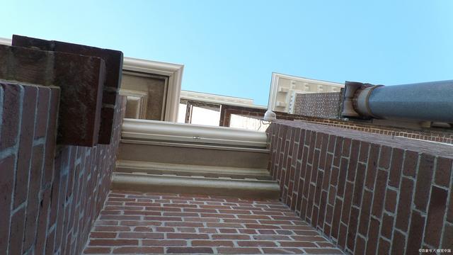 建筑工程中将屋面上的墙体叫女儿墙这是为什么呢