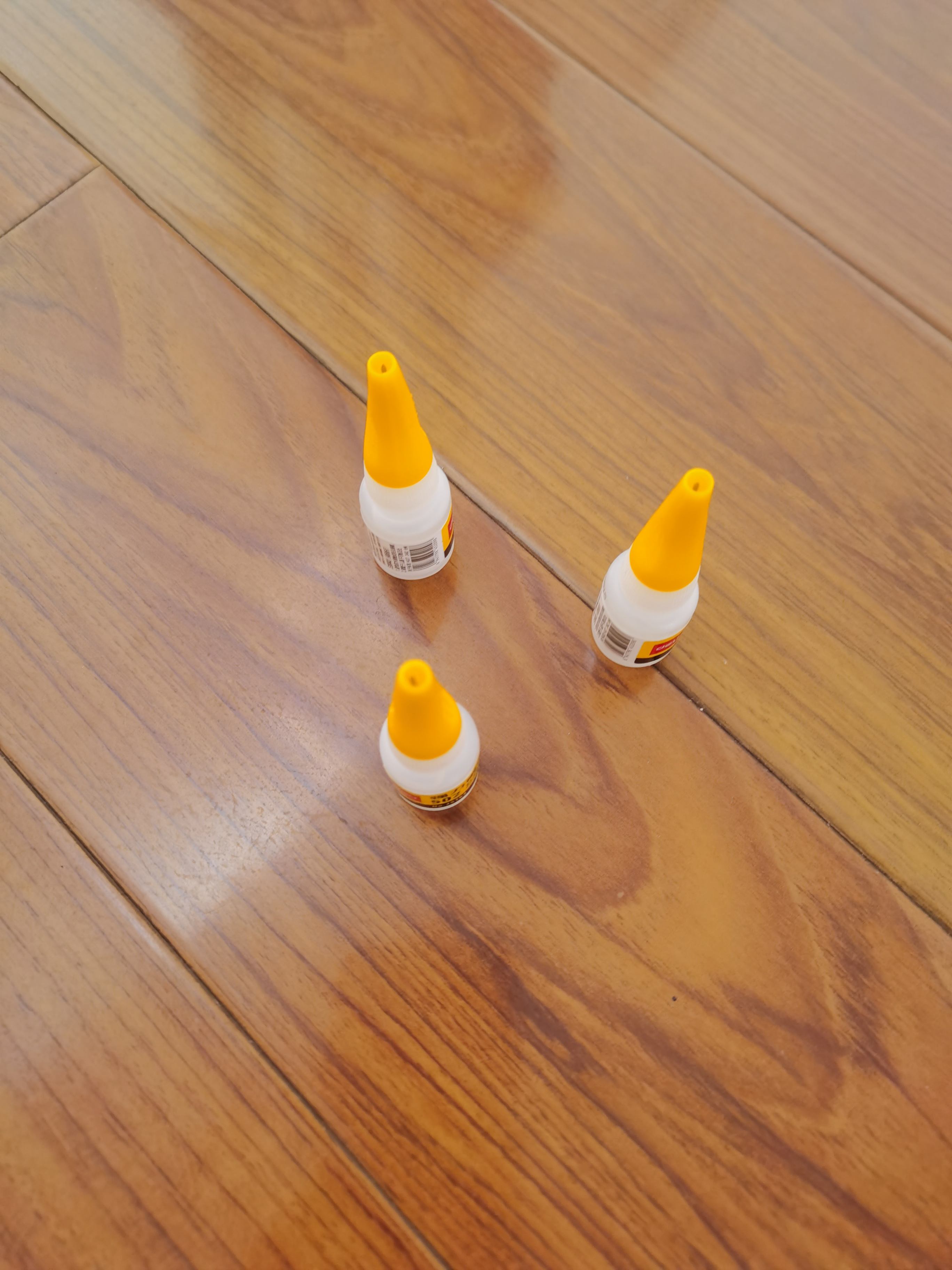 求问玻璃胶可以粘塑料吗