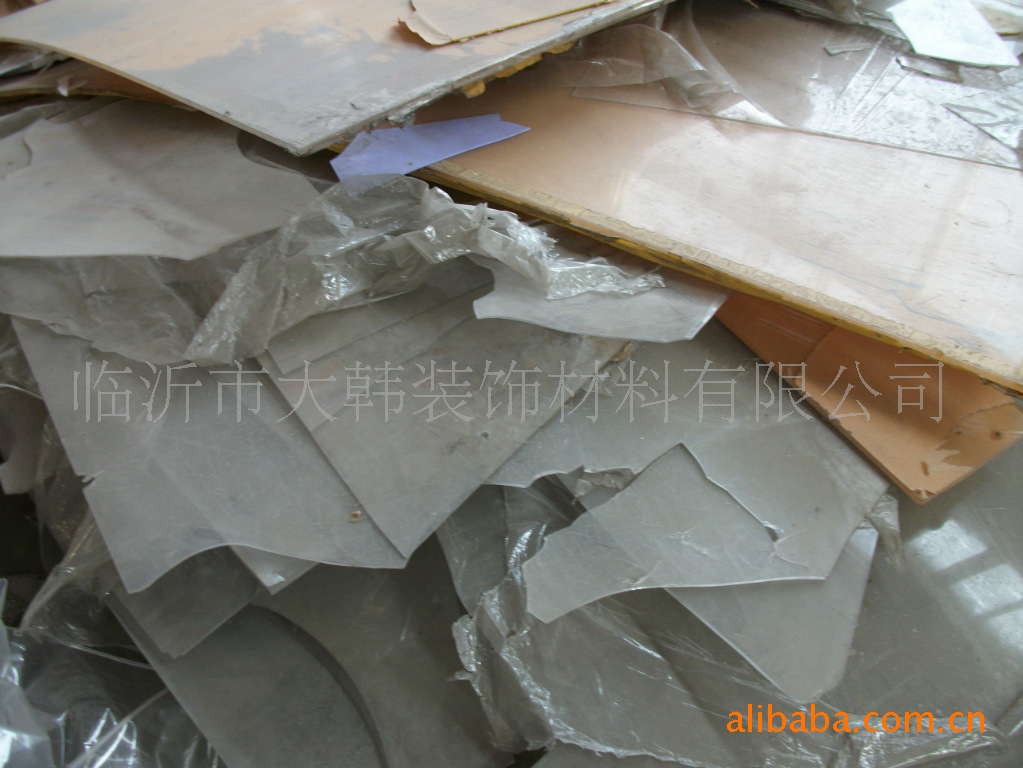 弱弱问下亚克力是塑料么?