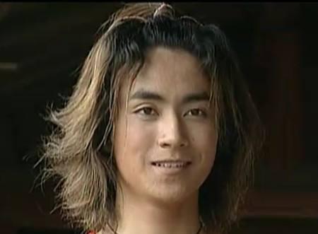 谁知道电视剧‘风云’中的断浪的扮演者?他的档案?