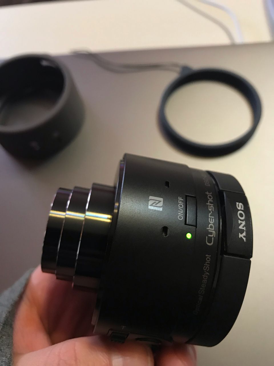 QX10整体外观:小巧轻便_索尼QX10_数码影像评测