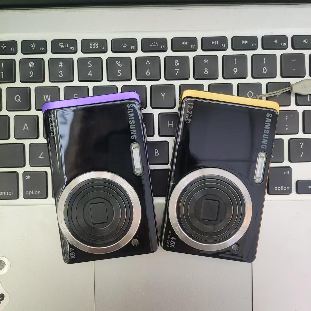 爱上自拍的感觉三星ST550双屏自拍DC