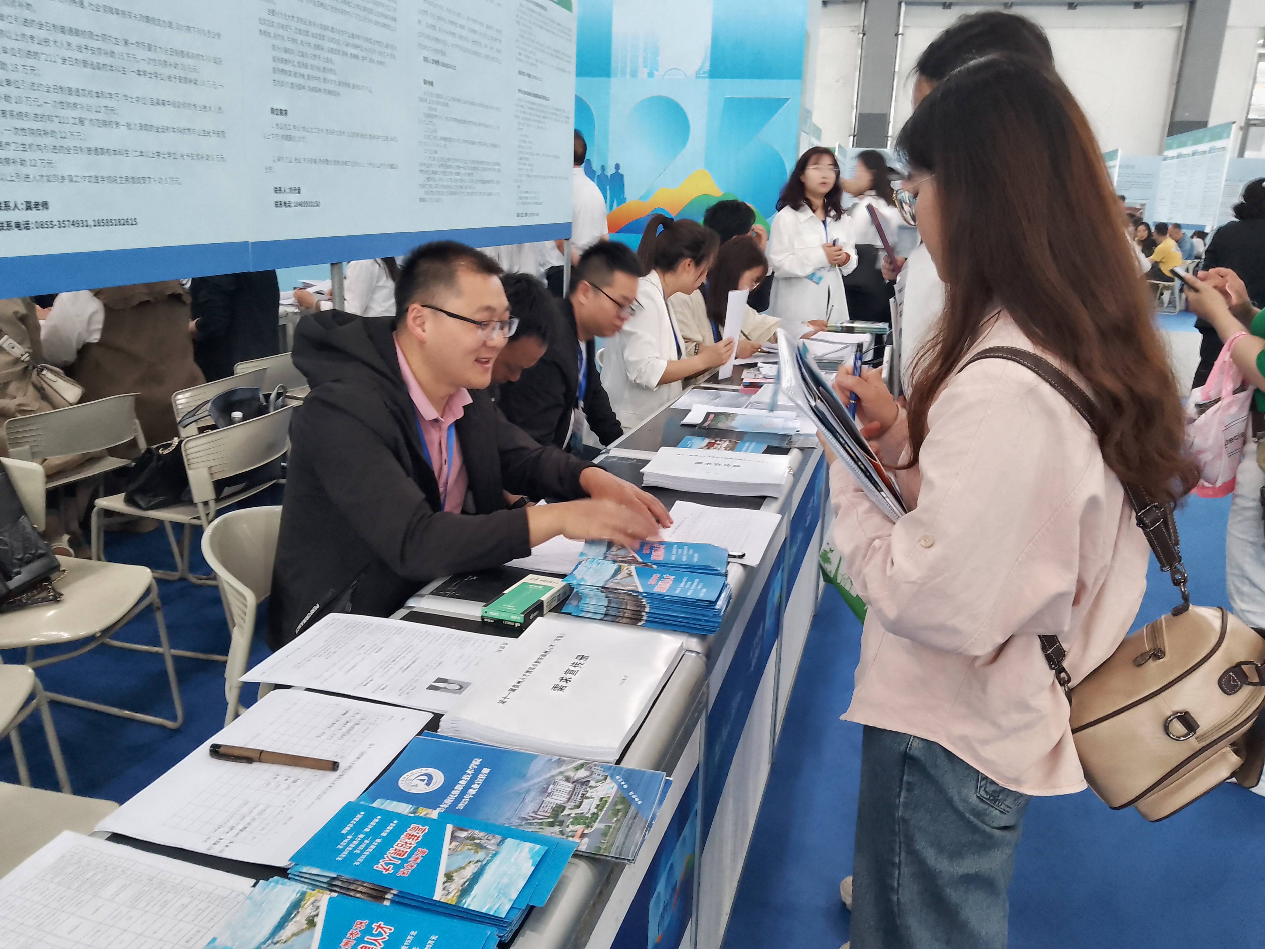 钦州市钦北区人才市场:人才交流服务,组织人才交流洽谈