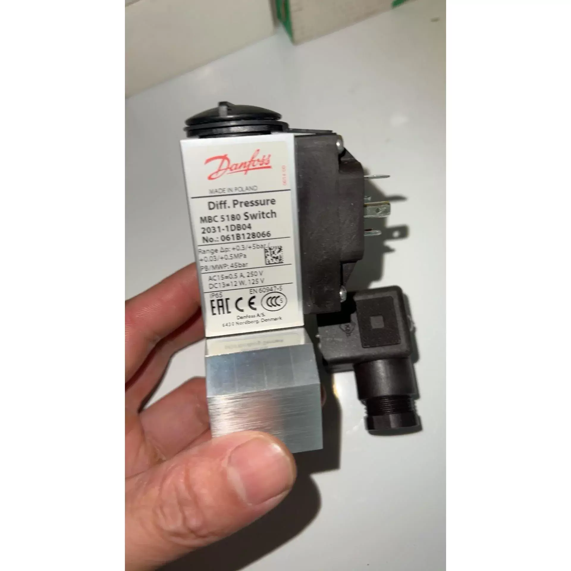 丹佛斯开关KP7BS-KP17WB-RT110-121-RT200型压力开关
