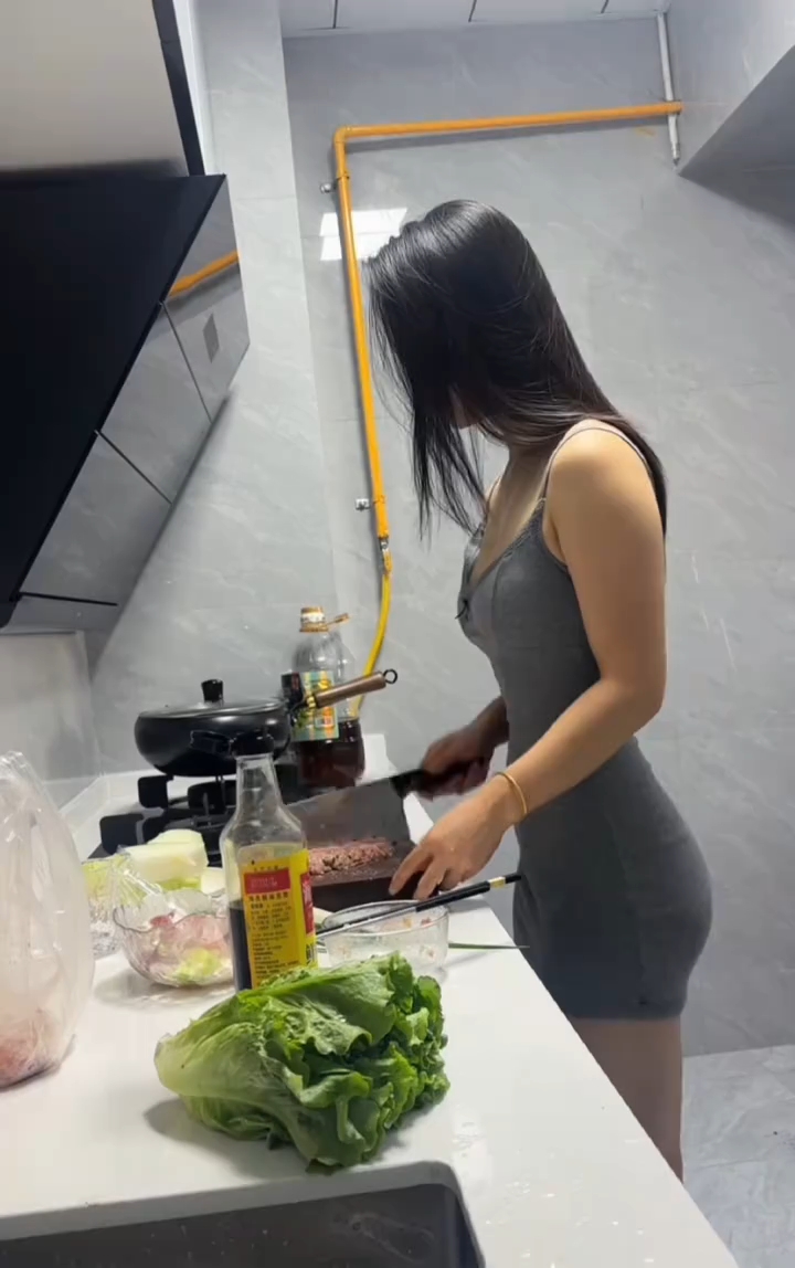 上的了厅堂下的了厨房啥意思形容怎样的女人