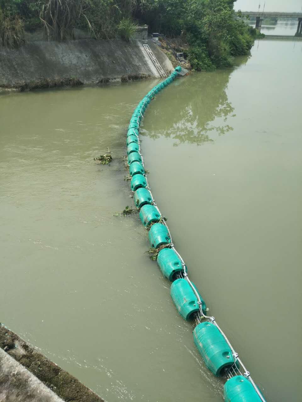 龙河口水库漂浮垃圾拦载浮排水下垃圾挂网式拦污方案介绍