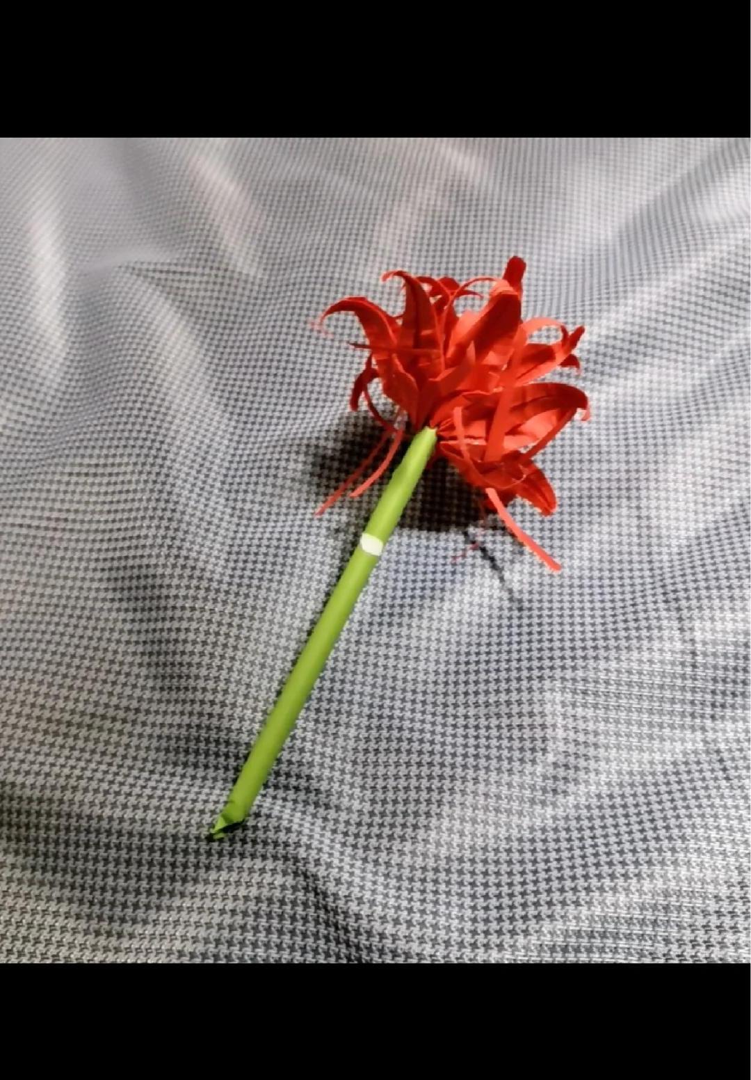 用纸折彼岸花怎么折不用胶水
