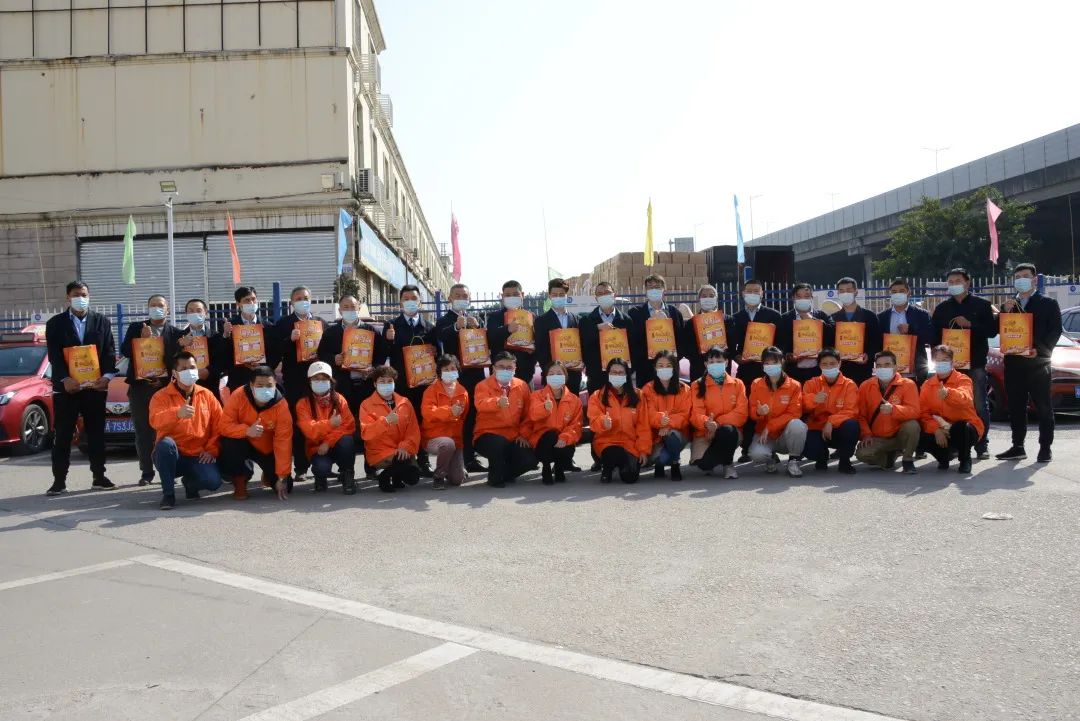 规定之下出租车承包一台多少钱的车