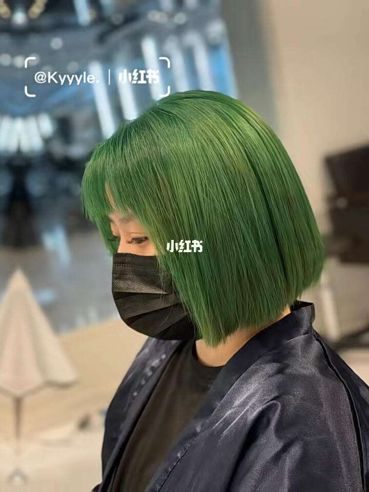 墨绿色显白吗
