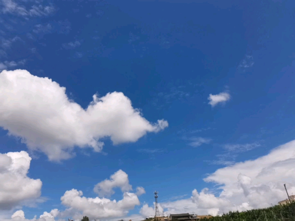 蔚蓝的天空是什么歌词歌名呢