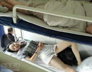 火车脚踏板怎么上