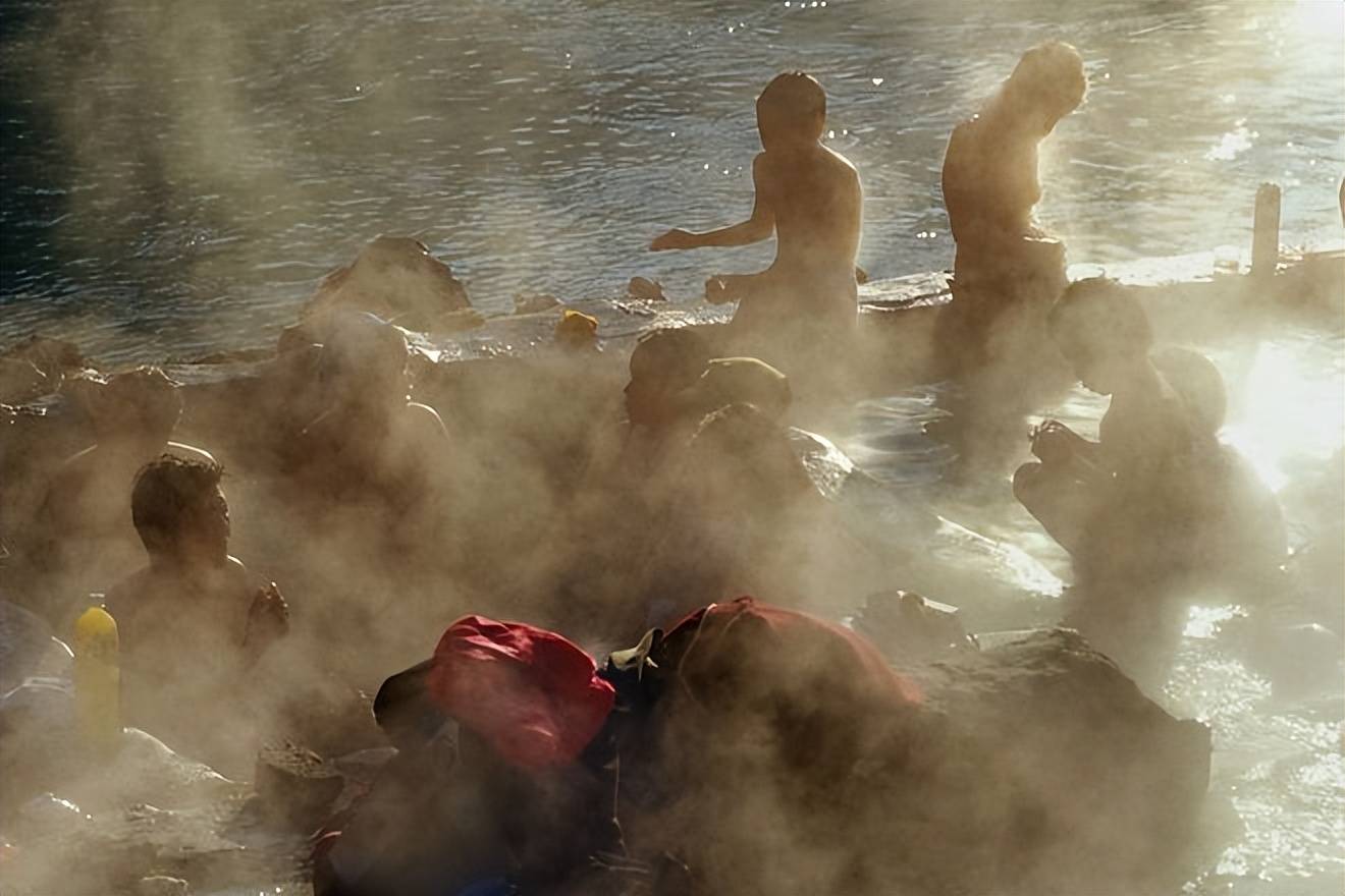 梦见在澡堂洗澡捡钱