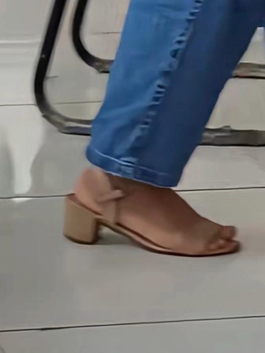 梦见鞋子的跟掉了