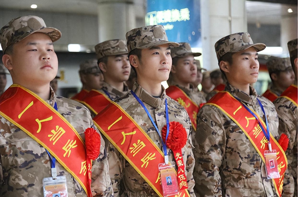 大学毕业了去当兵有出路吗