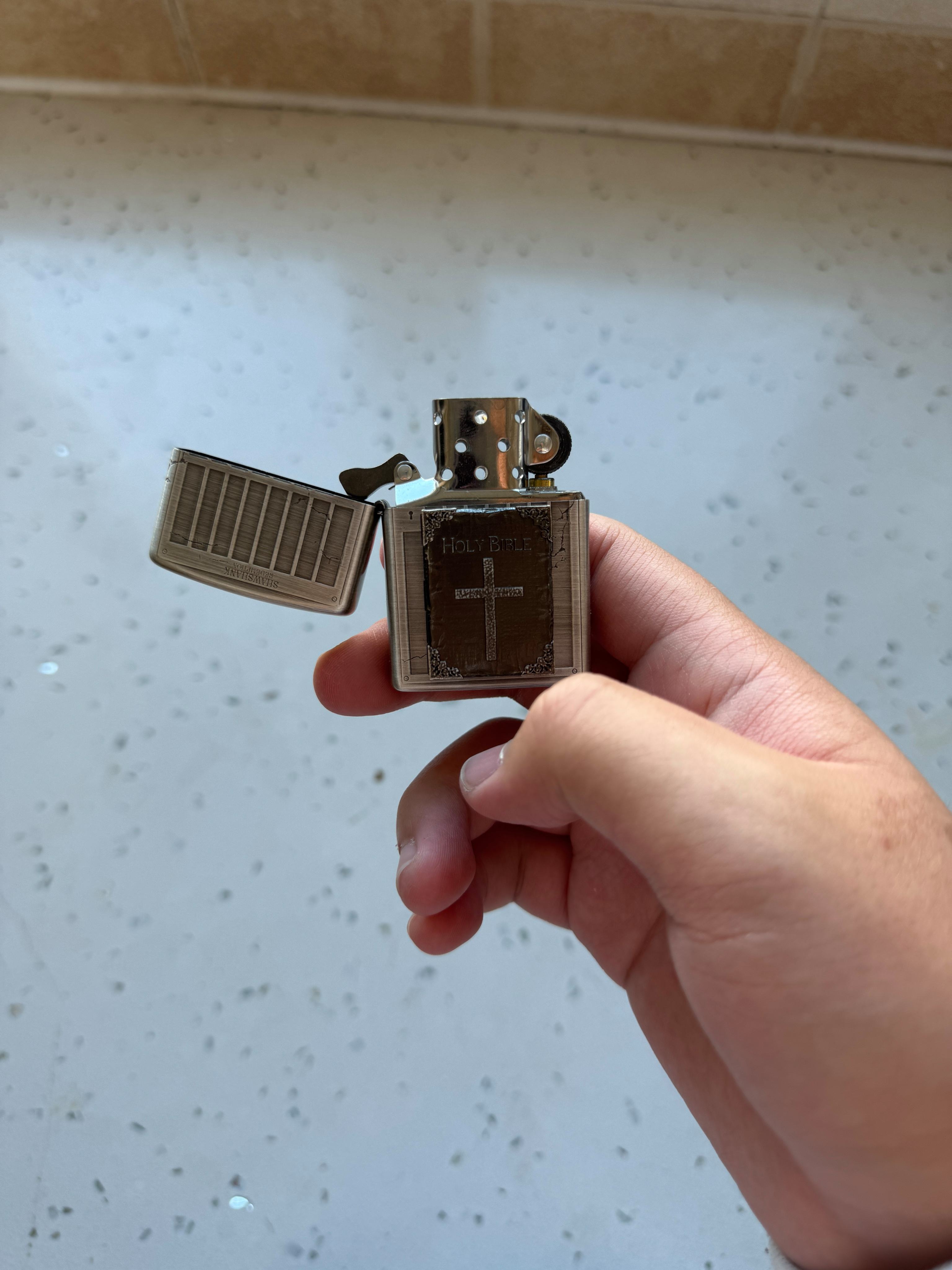 新zippo打火机怎么打火