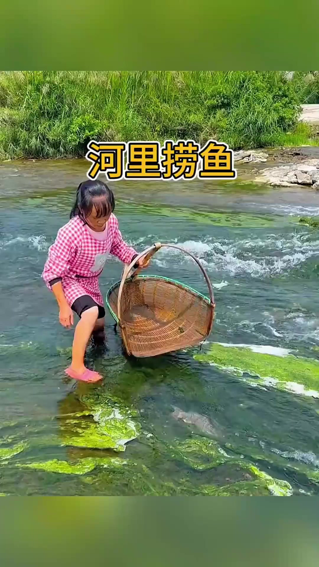 梦到自己在河里抓鱼啥意思