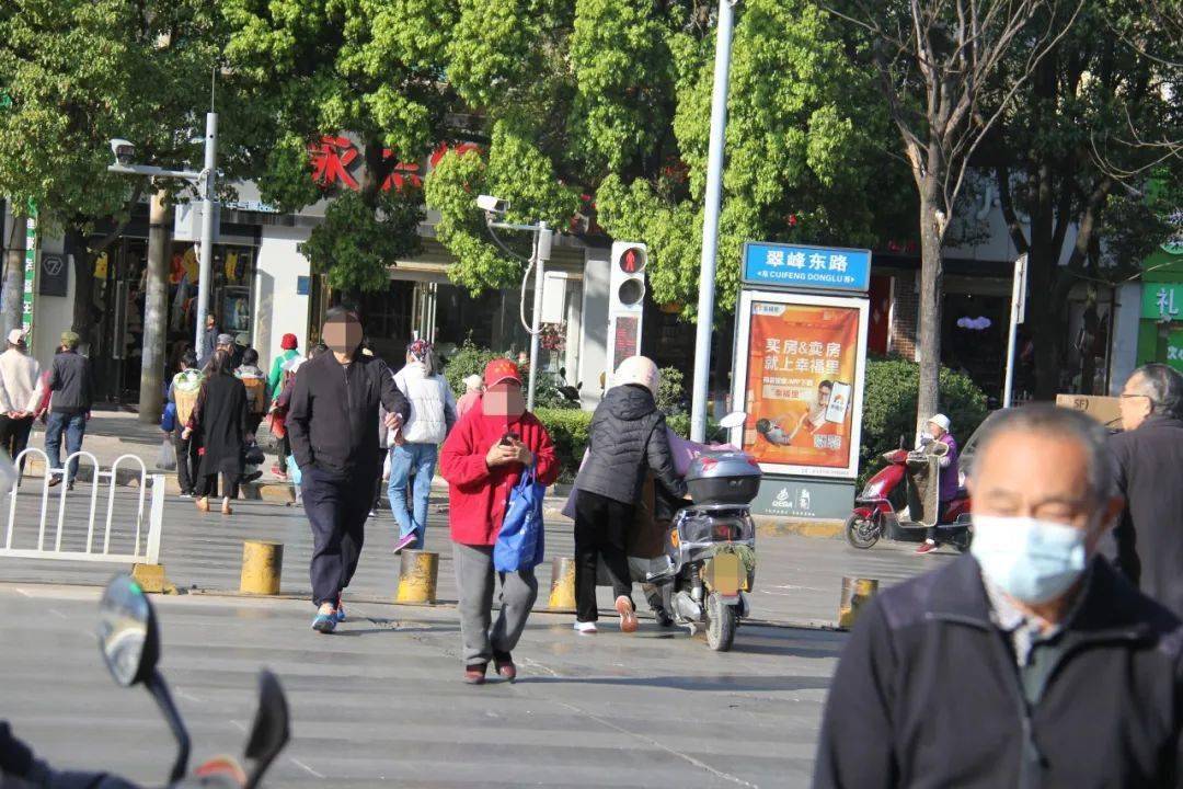 不文明的现象有哪些例子