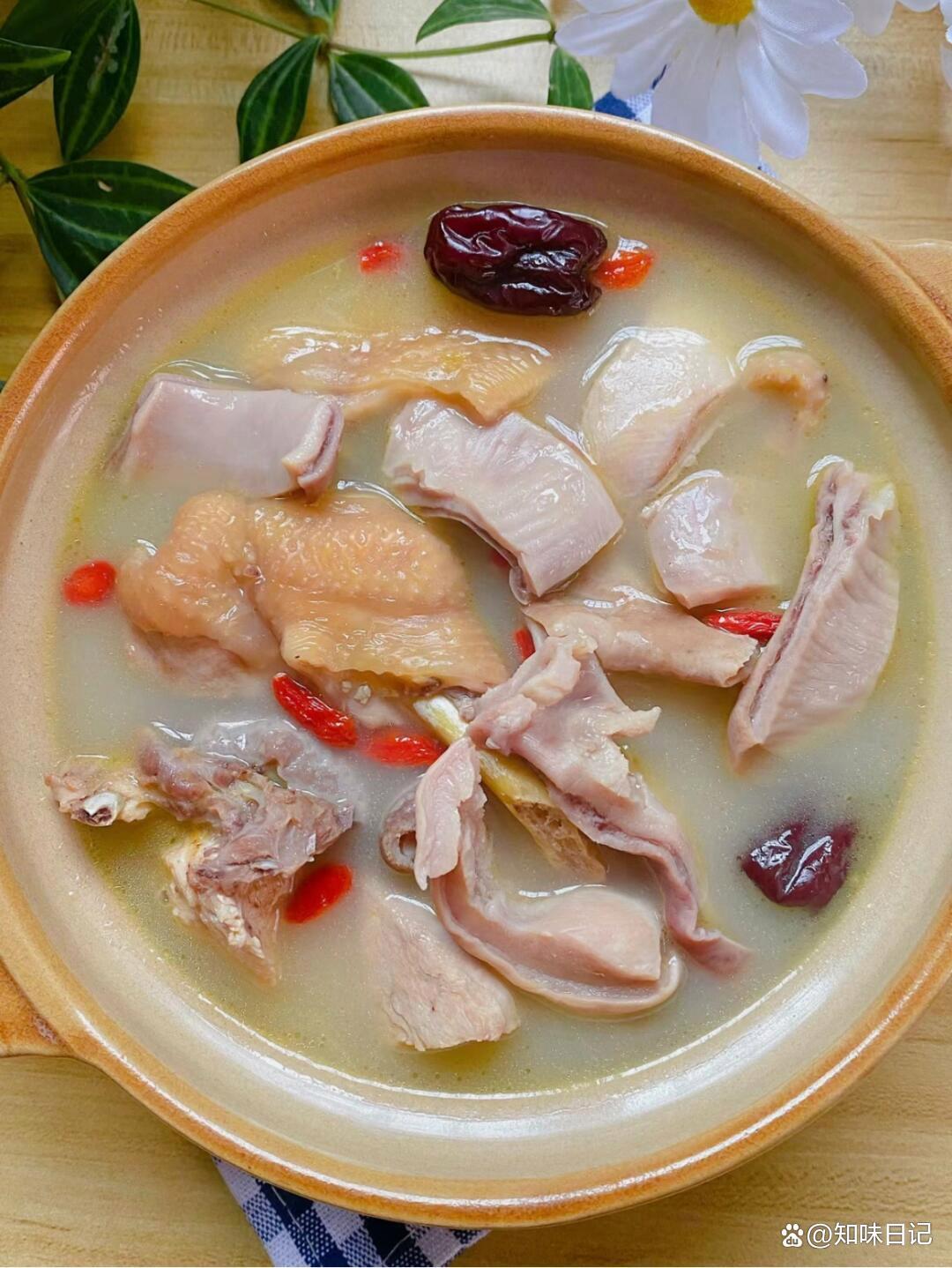 食材_猪肚鸡的制作方法及配料窍门