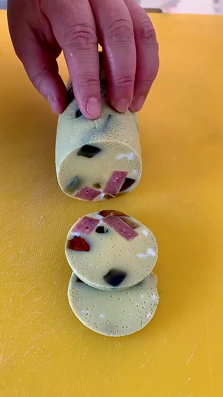 鸡蛋包肠图片