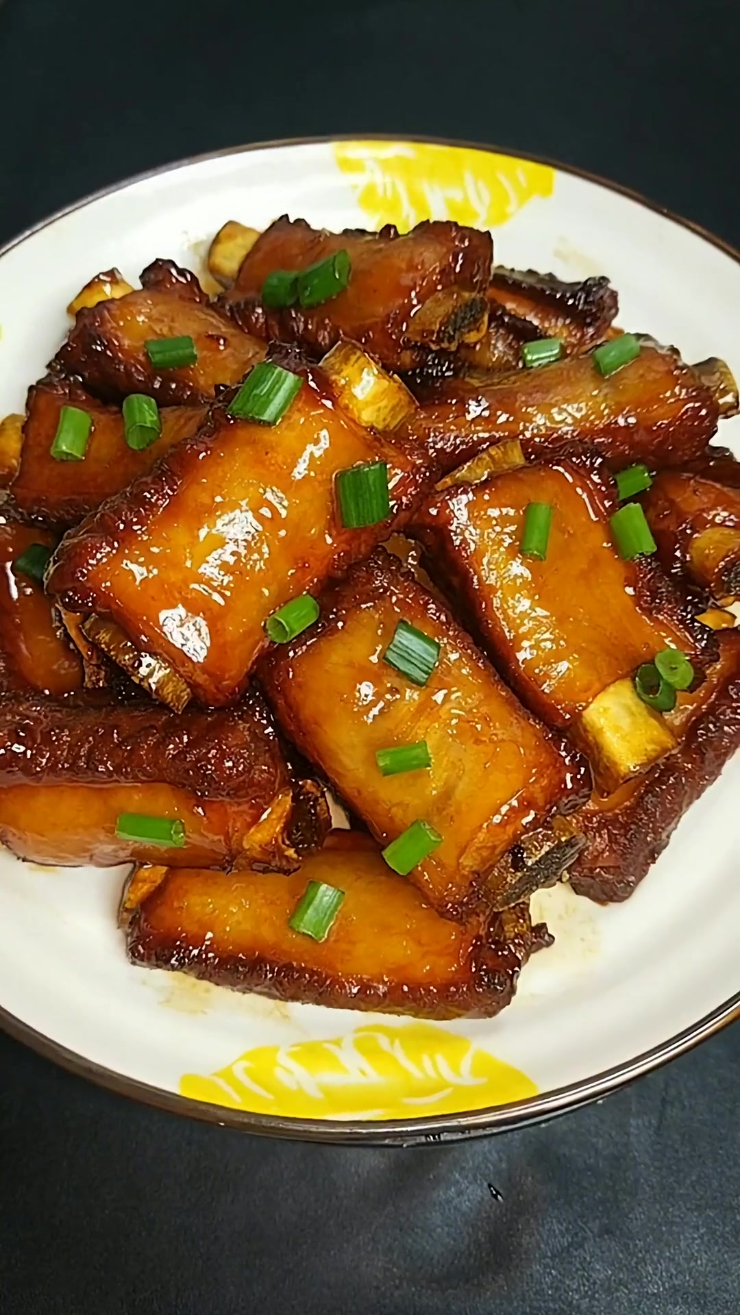 苹果烧排骨的做法