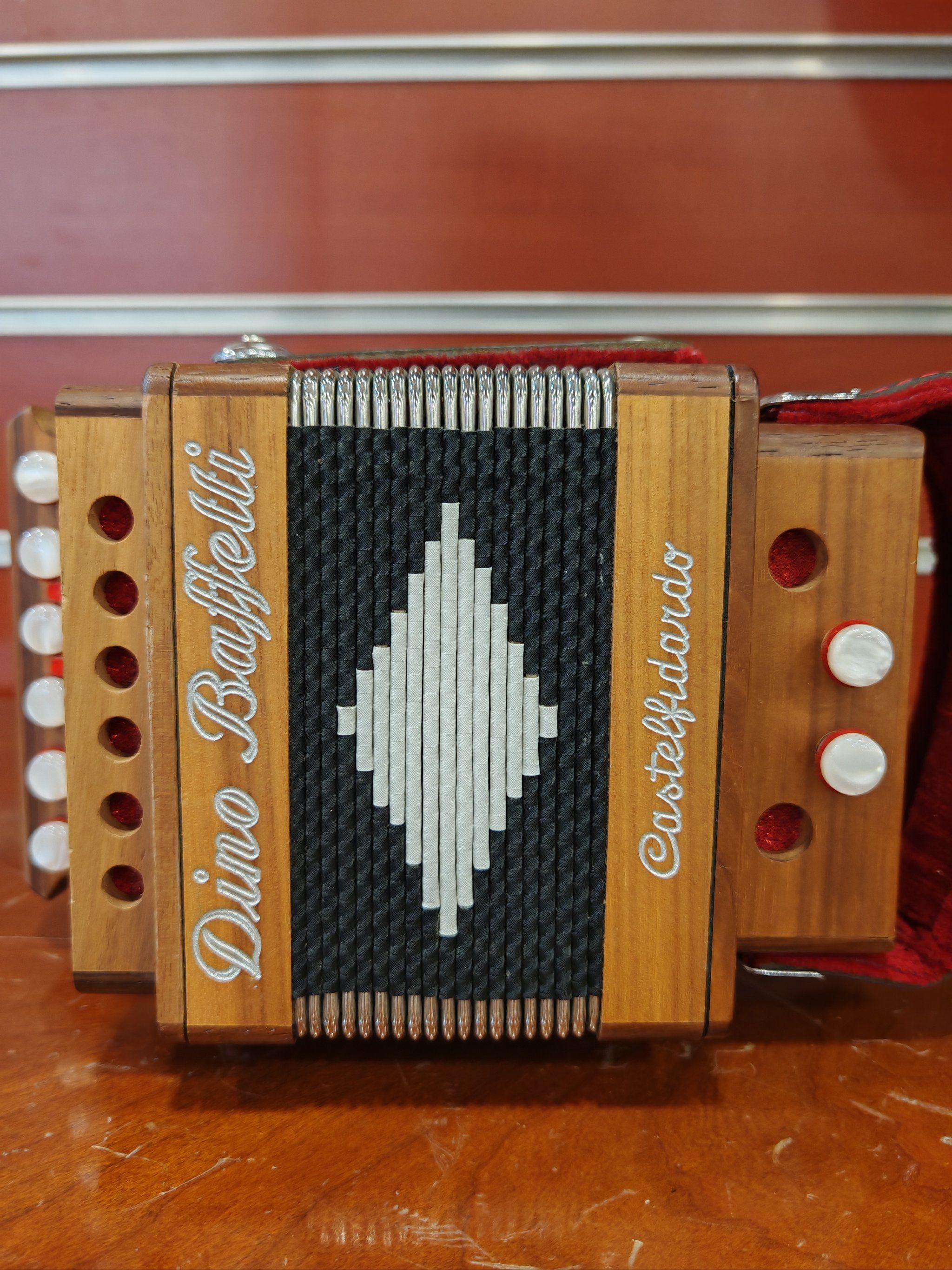 手风琴好学吗?一般多久能学会