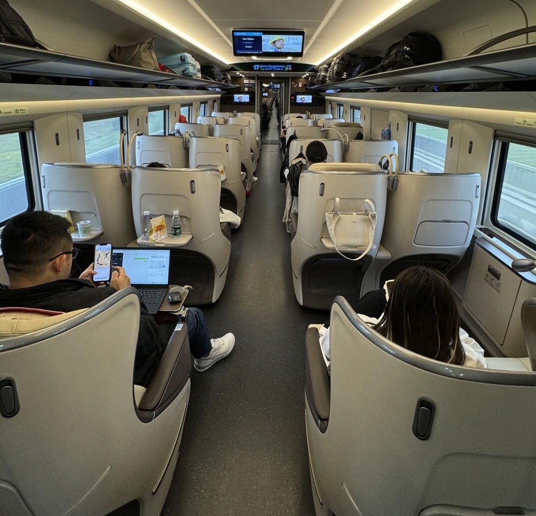 高铁一等座吃喝免费