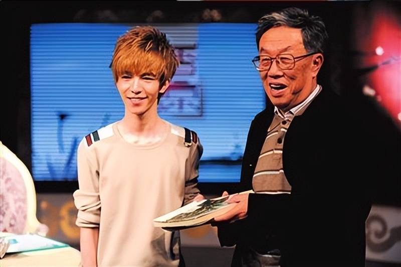 郭敬明身高是正常的嘛