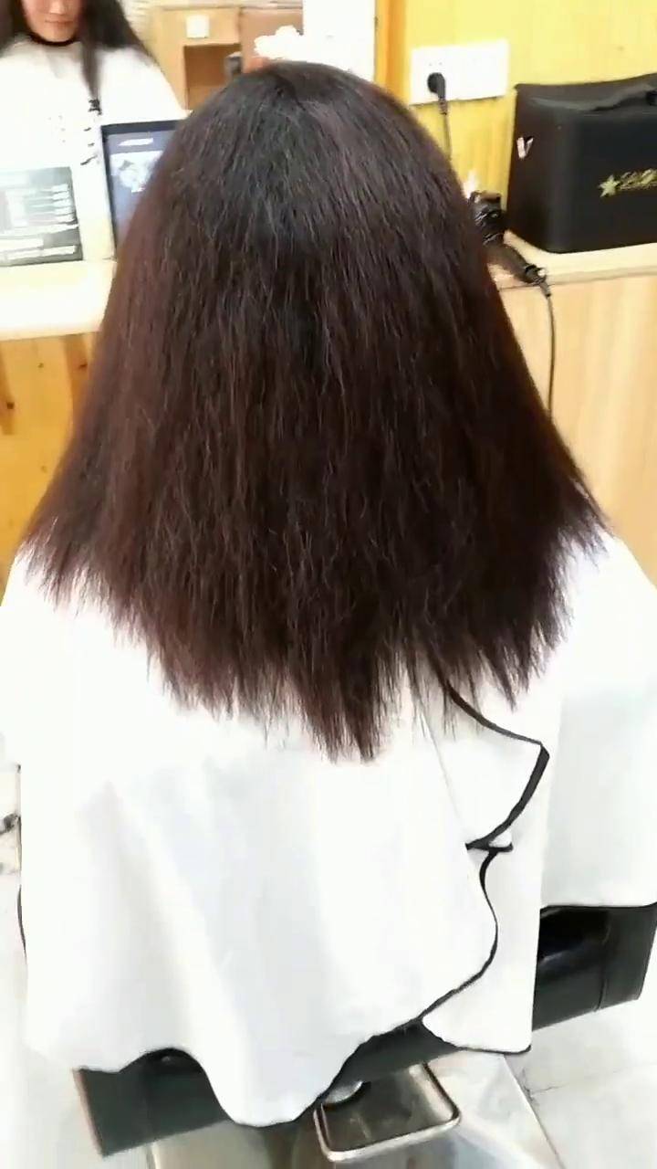 头发干燥有点自然卷适合什么发型