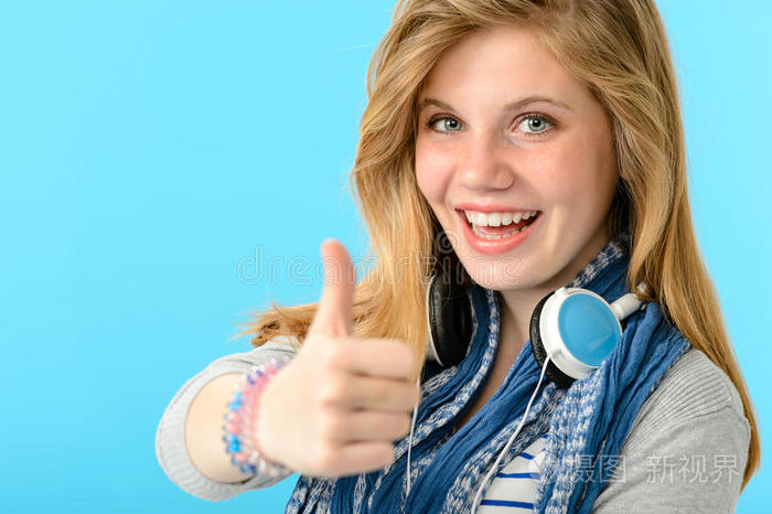 兴高采烈的地得用哪种