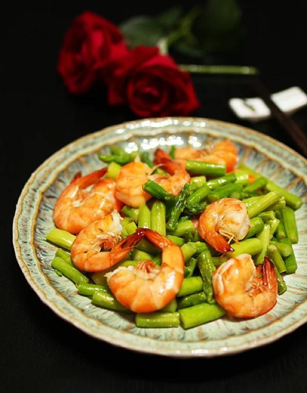 虾和什么蔬菜一起吃比较好