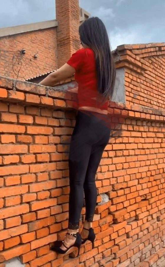 梦见爬墙是什么意思