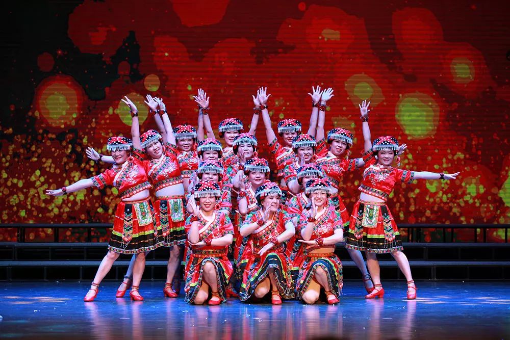 鸡叫过大年舞蹈视频