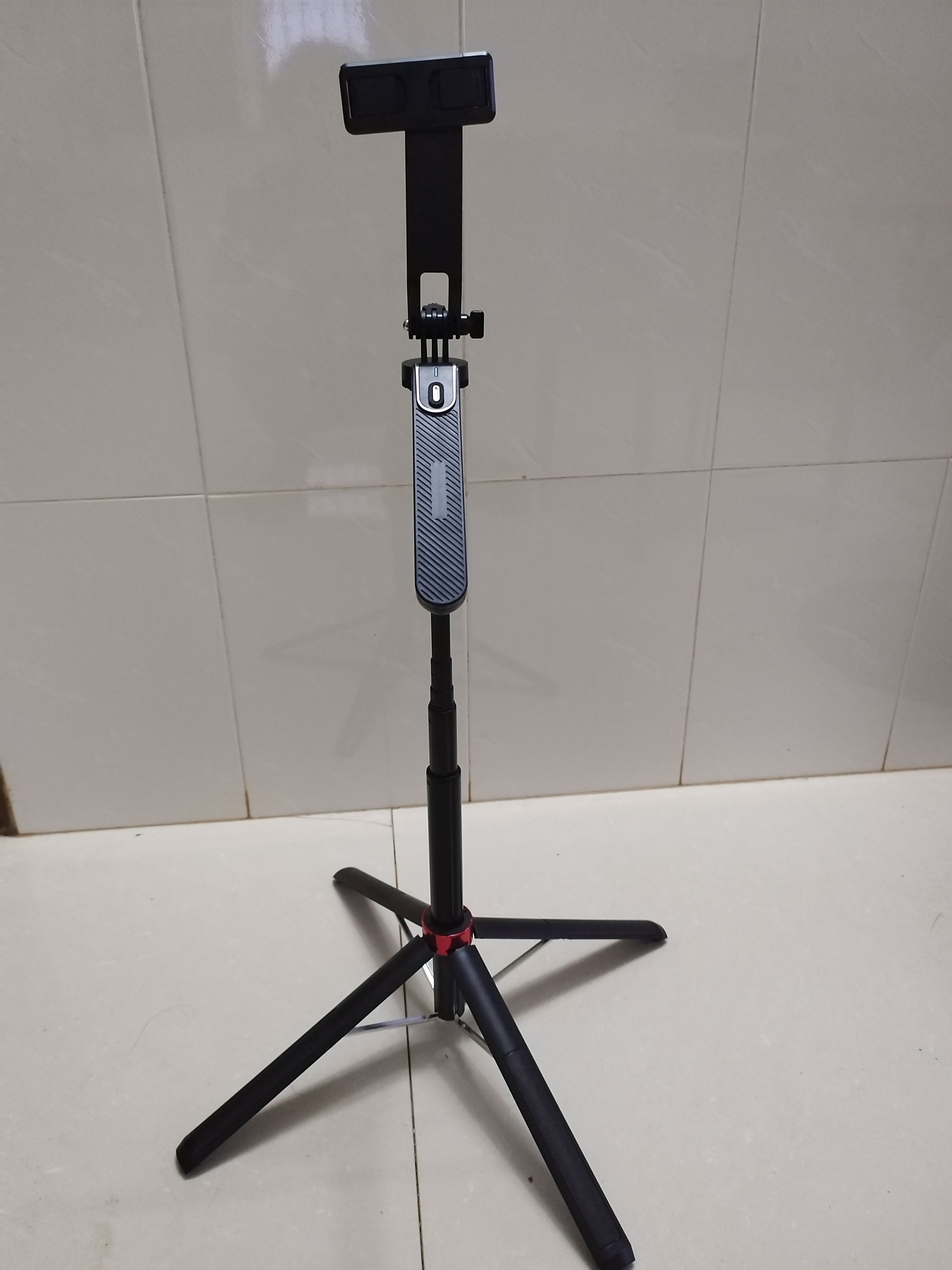 老式自拍杆怎么连接手机才可以用