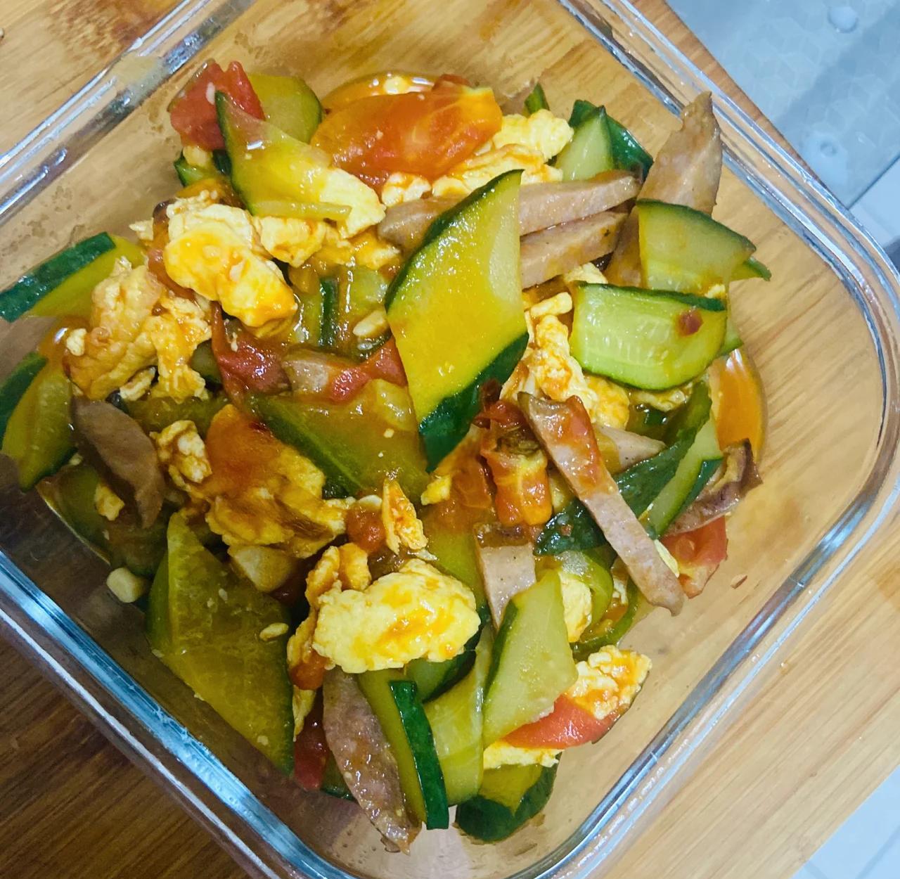 西红柿能不能和黄瓜一起吃会中毒