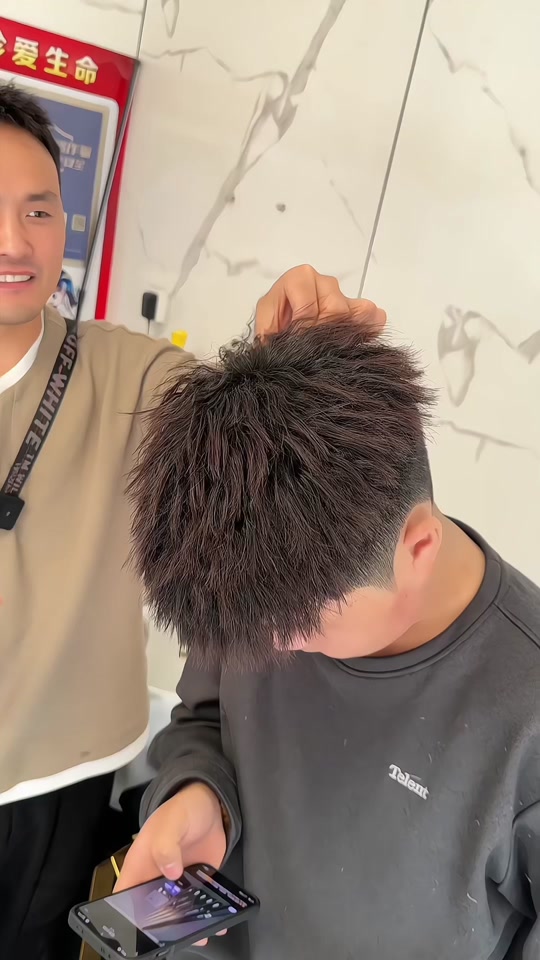 锡纸烫男发型图片2020