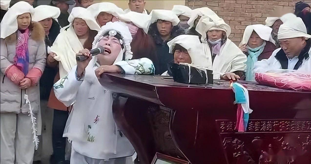 给死人磕头一般磕几个头