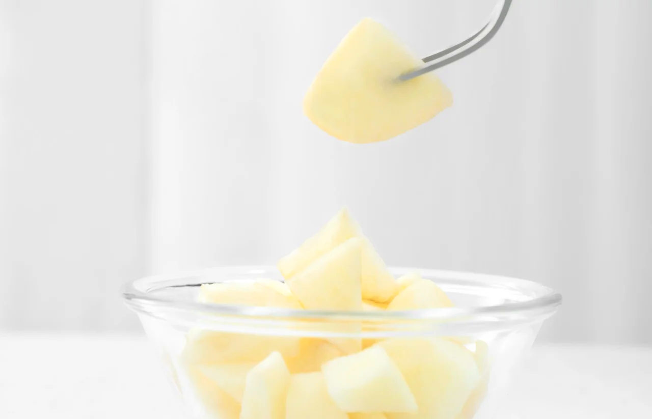 请问吃苹果要削皮吗