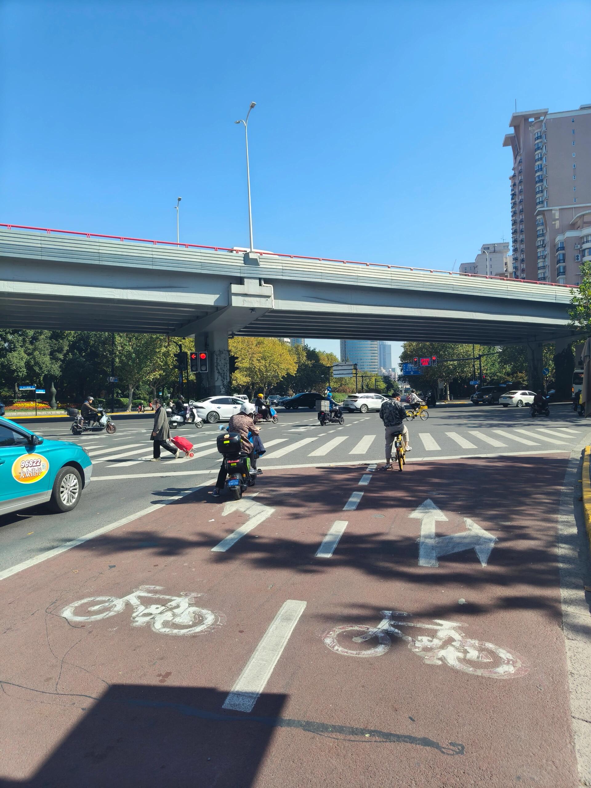 不小心开到非机动车道扣几分