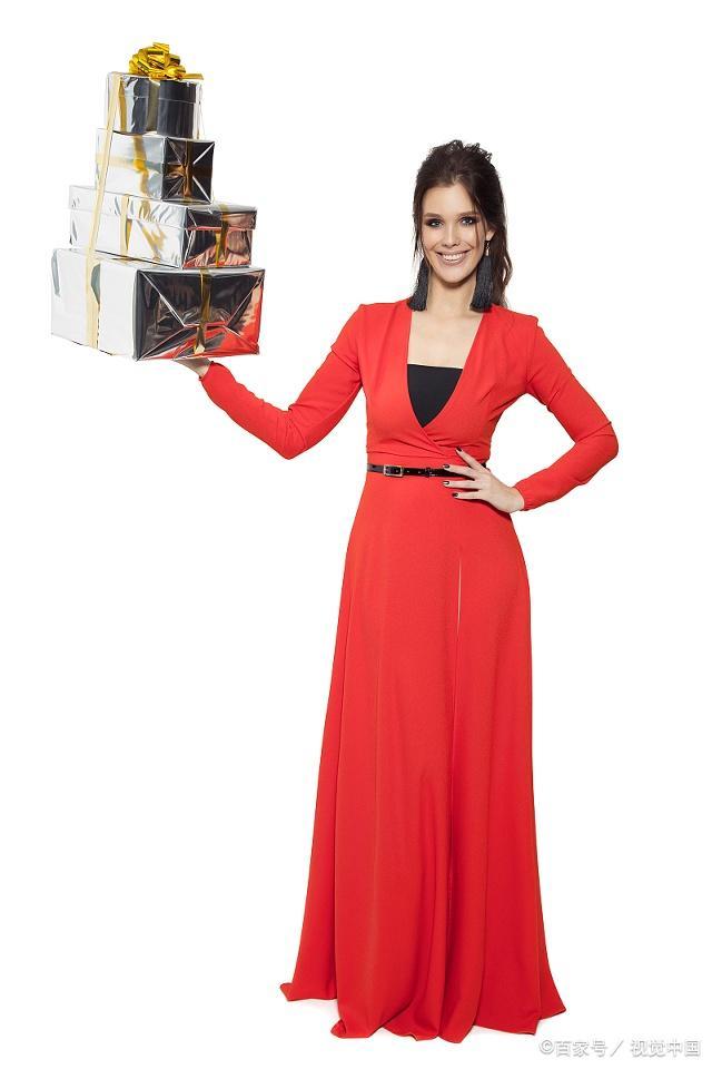 梦见别人穿红衣服预示什么